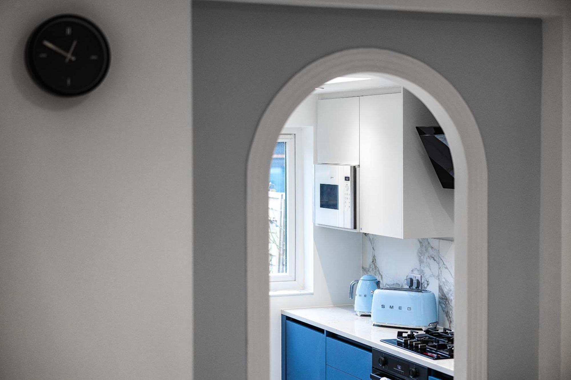 Luxurious 2 Bedroom Flat With Parking And Garden, 5 Mins Walk To Train Station And Bus Stop Opposite Property London Exterior photo